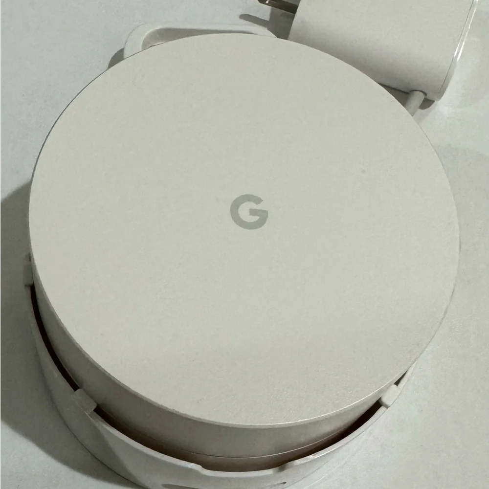 Google AC-1304 Wi-Fi Mesh Router With Mount Genie Bundle - Used